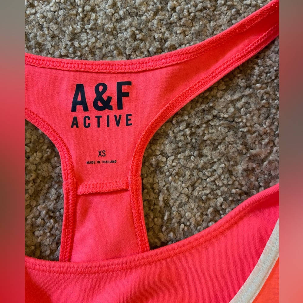 Workout top - Picture 4 of 4